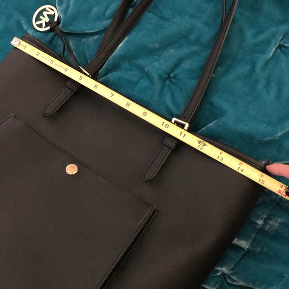 💢SOLD💢 Michael Kors bag - Picture 6 of 8